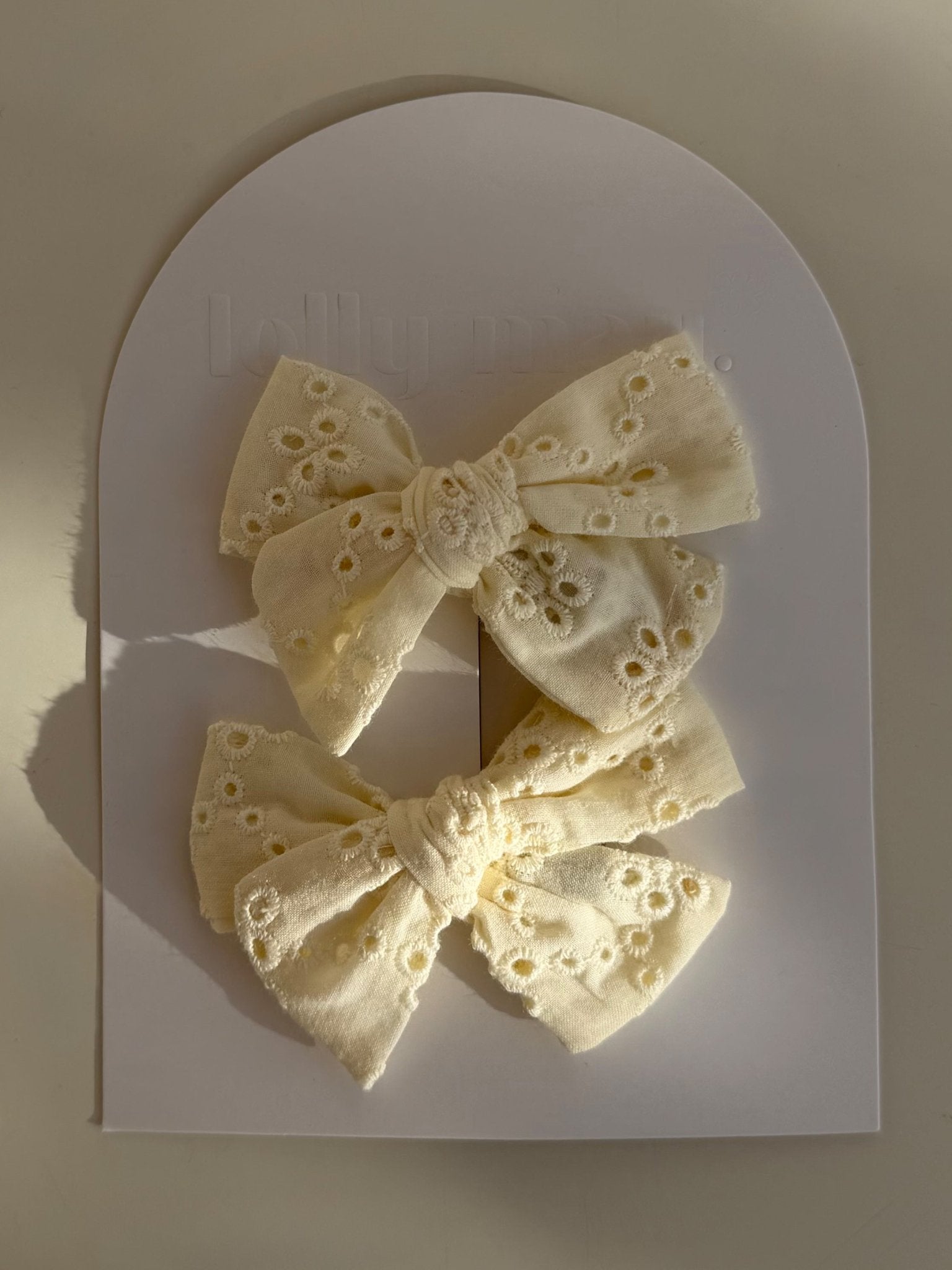 Piggy Clip Cream Broderie