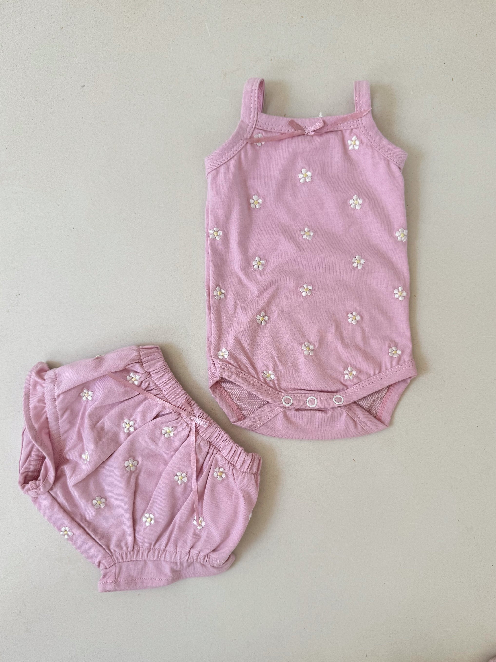 Daisy Embroidered  Set